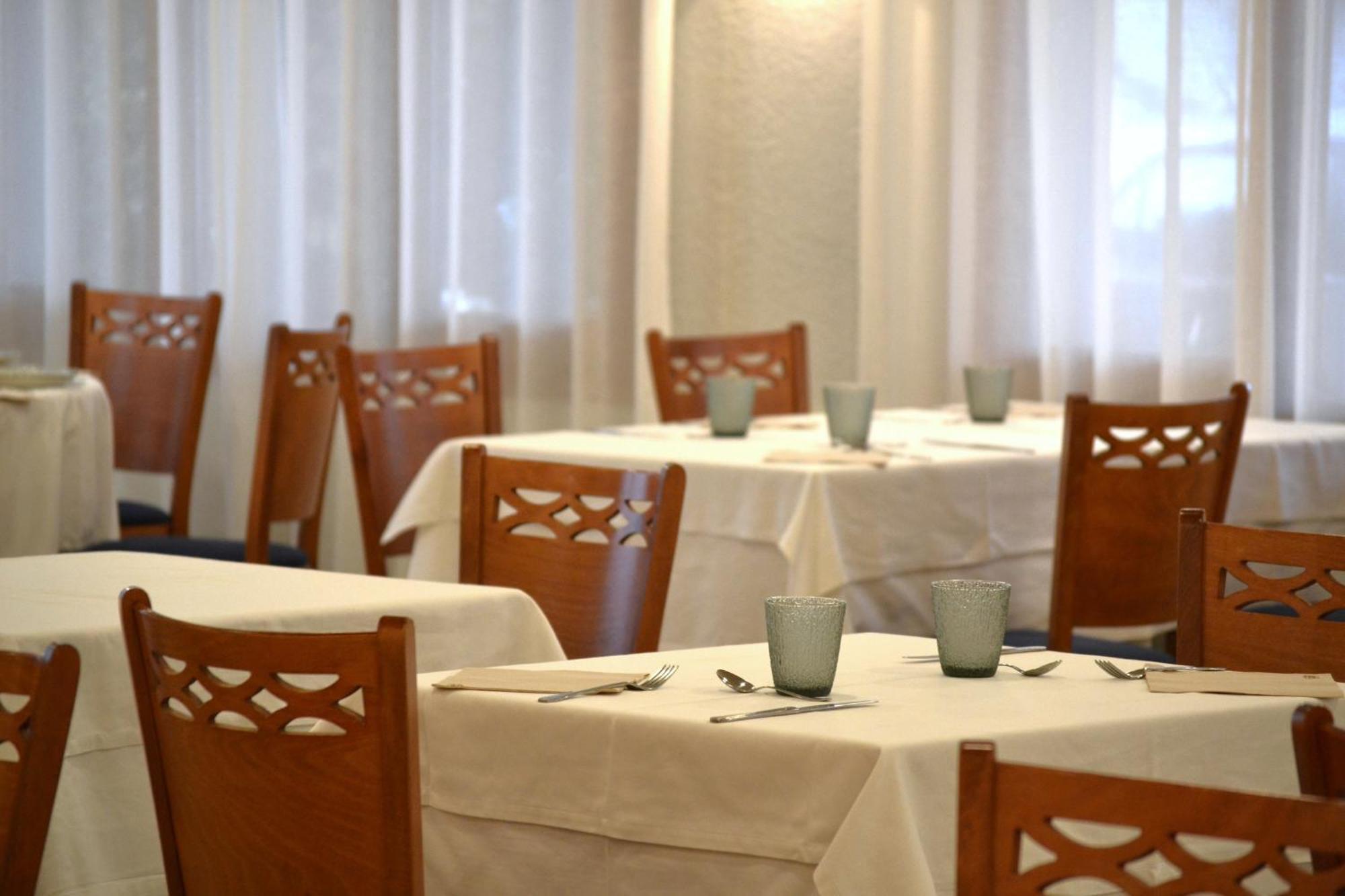 Hotel Medes II أولاستارتيت المظهر الخارجي الصورة